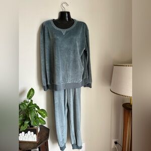 Born velour jumpsuit Set. Size large